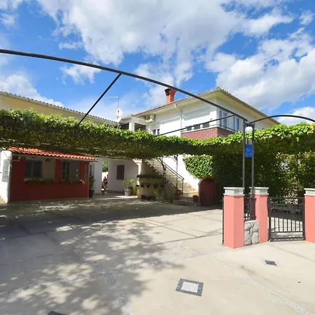 Tavcar2 Mit Eigenem Balkon By Interhome 아파트 *